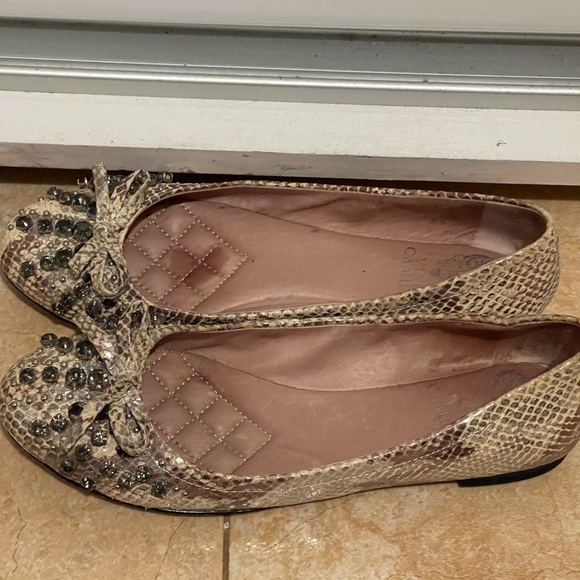 VINCE CAMUTO ' Embossed Snakeskin Print Rhinestone Ballet Flat Size 6 - Picture 2 of 6
